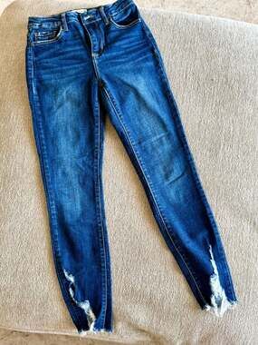 Cello Women's Size 3 Dark Wash Distressed Hem Ankle Skinny Jeans Style WV77162DK